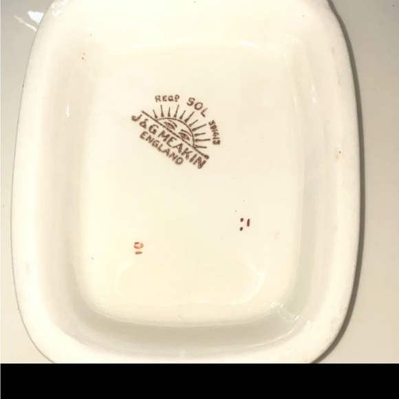VTG J&G Meakin England covered dish pattern is belle vue...